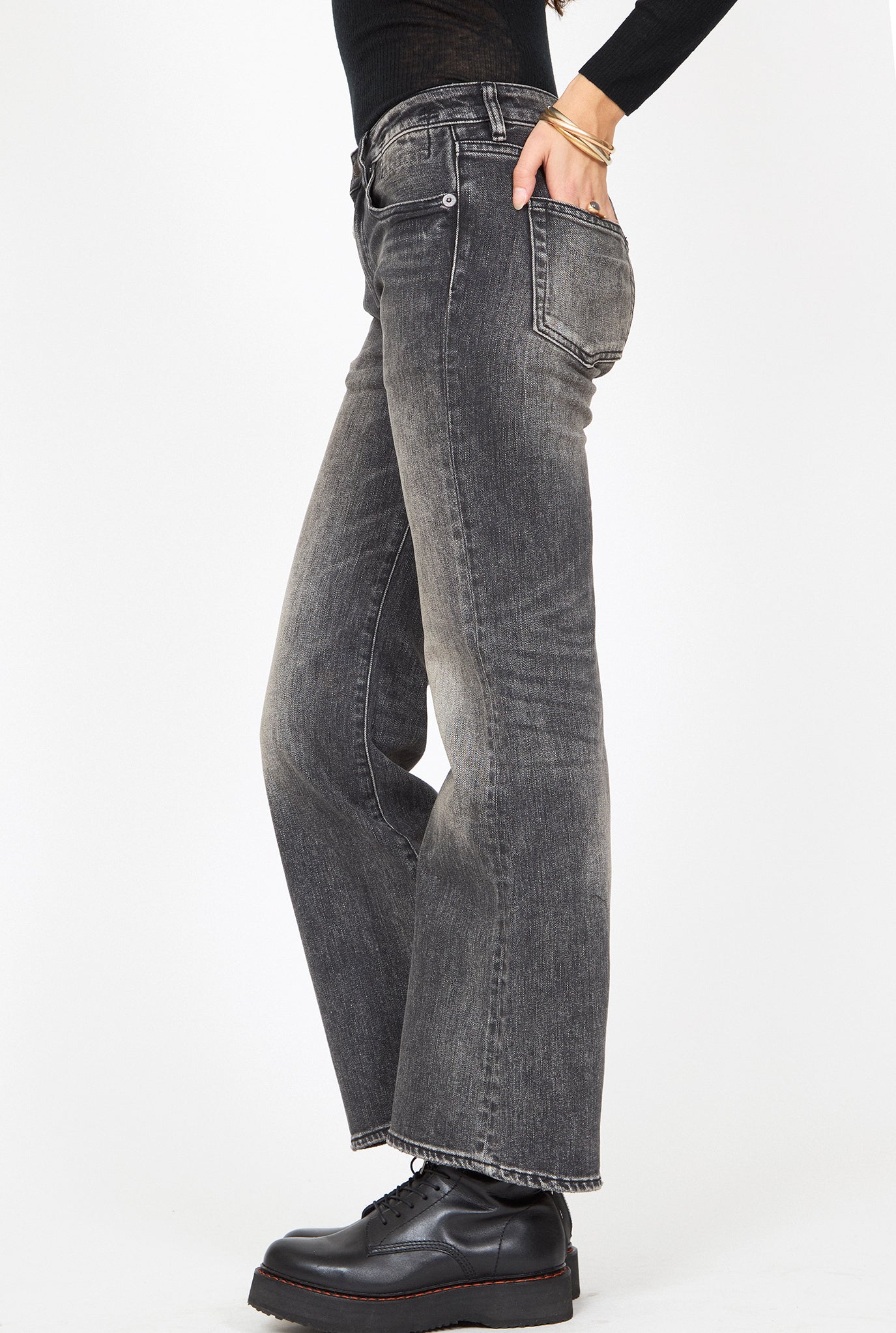 2025_HABITS_10_18_MAYA12612.jpg R13 Joan Kick Flare Black