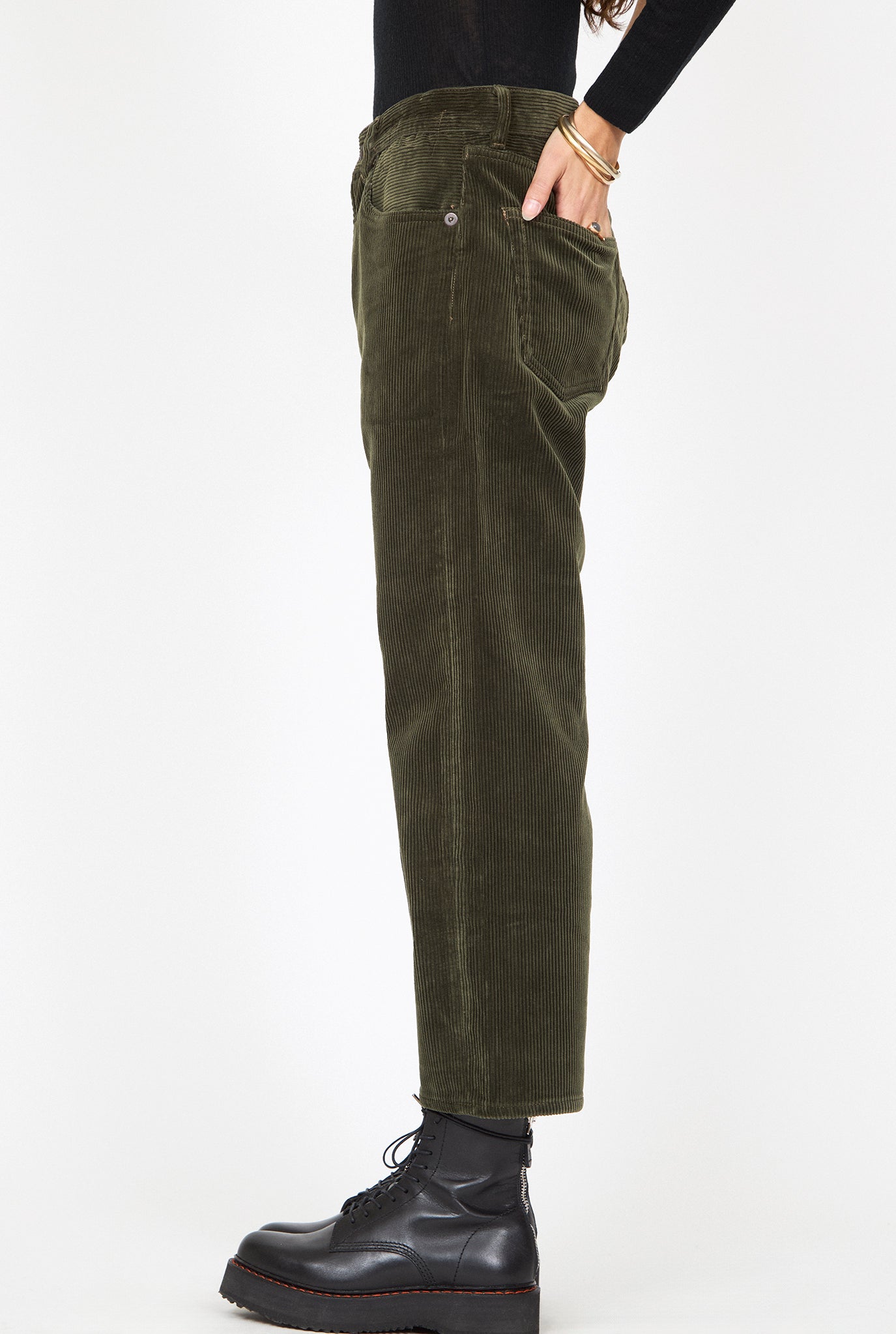 2025_HABITS_10_18_MAYA13143.jpg R13 X-BF Cord Jean