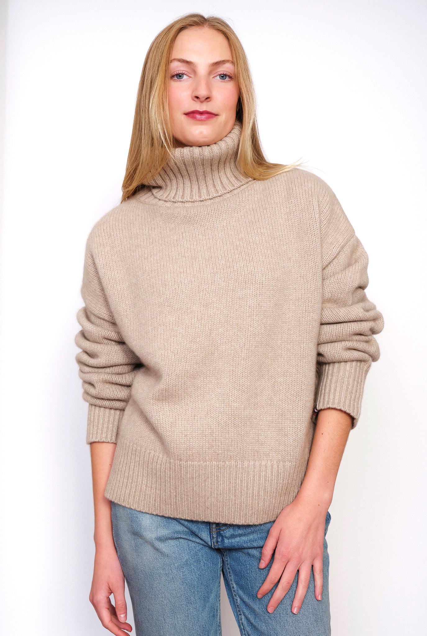 2025_HABITS_SEPTEMBER_Kate0664.jpg EXTREME CASHMERE Crop Xtra